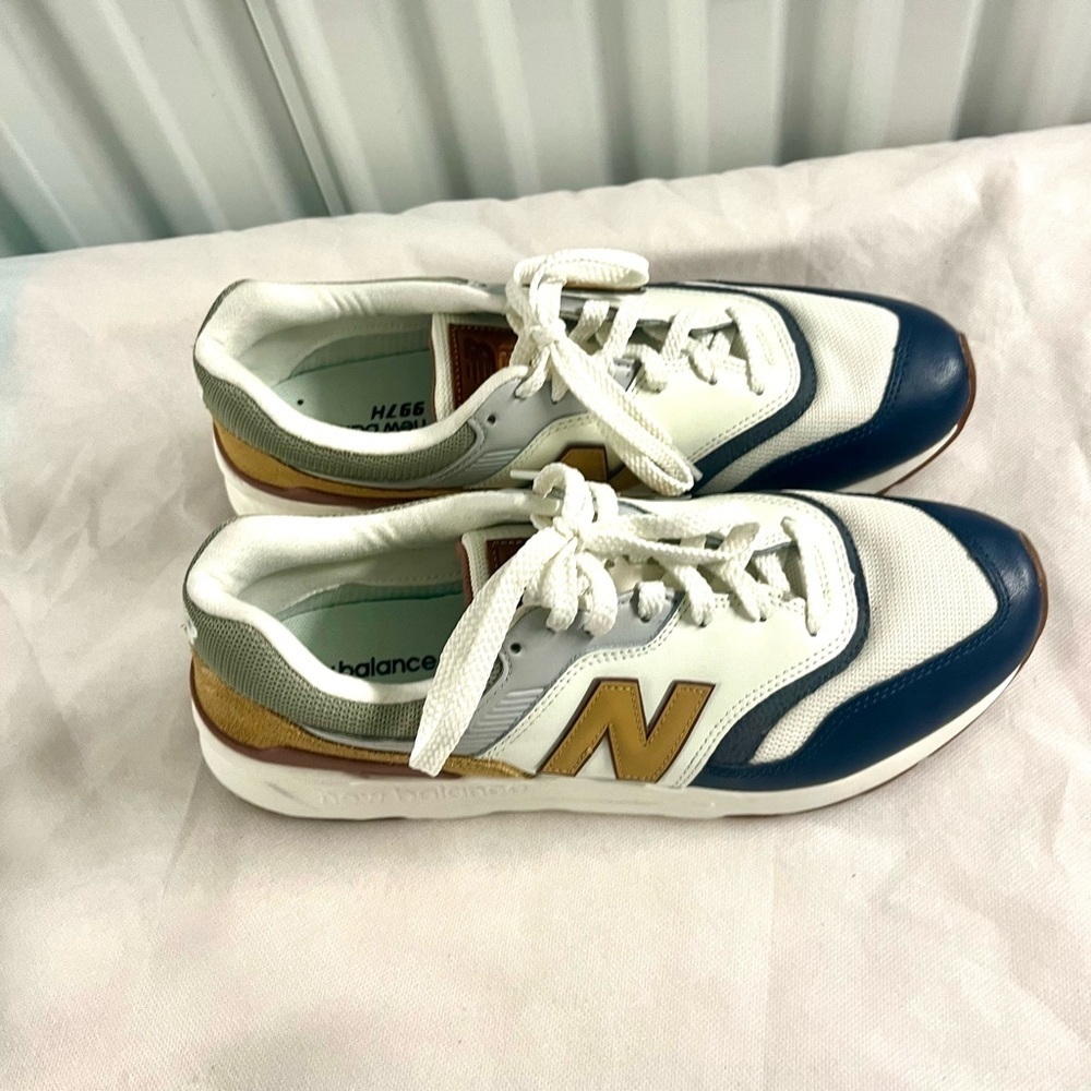 New Balance Beige and Navy Sneakers with Gold Accents - Picture 6 of 9